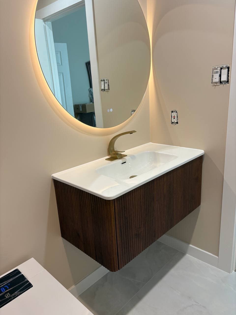 Floating vanity with backlit round LED mirror